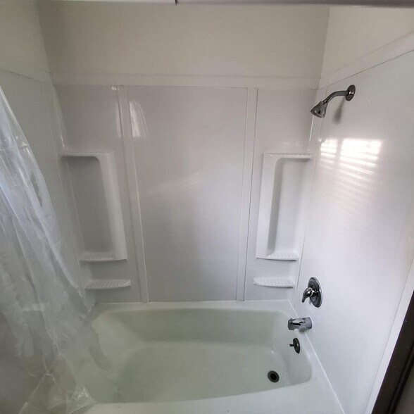 Building Photo - 1224 E 3rd St