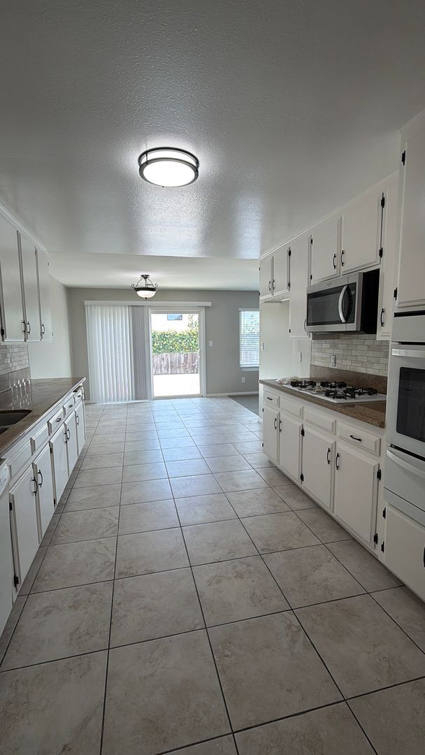 Building Photo - Del Mar Heights Home West of 5