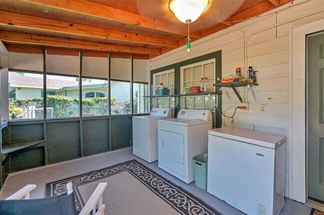 Building Photo - 1004 Mccall Ave