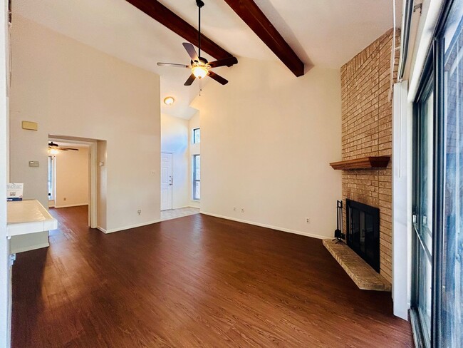 Building Photo - 3801 Manchaca Rd #1 78704 | 1 bed 1 bath $...