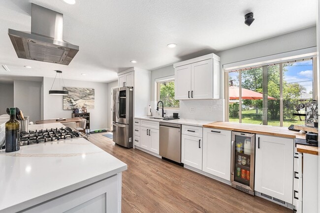 Building Photo - $500 OFF RENT!!!! STUNNING 5BD/3BA Home in...