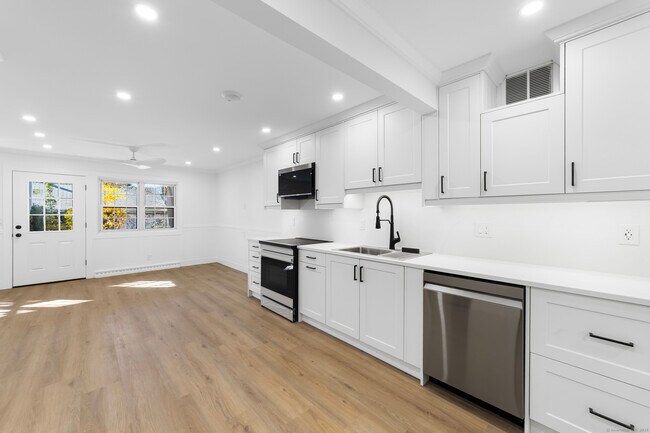 Building Photo - 245 Unquowa Rd