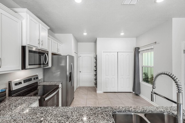 Building Photo - 262 Talulla Trl