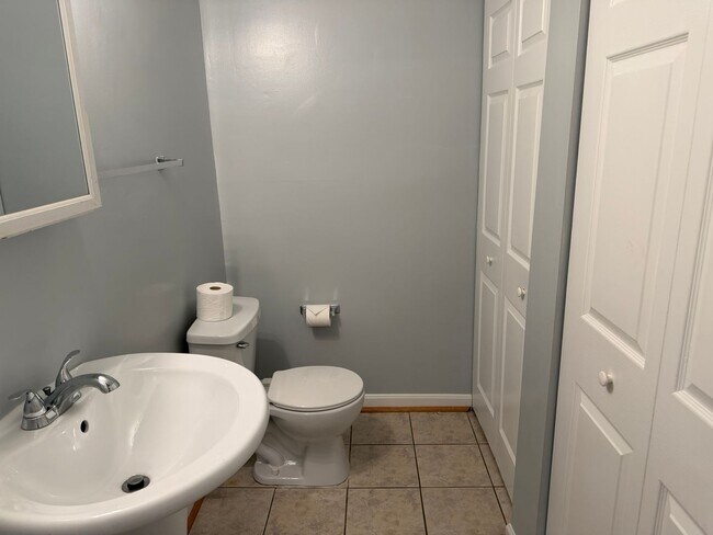 Building Photo - 8872 Welbeck Way