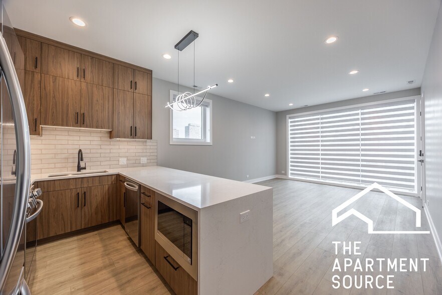 Building Photo - 3738 S Calumet Ave