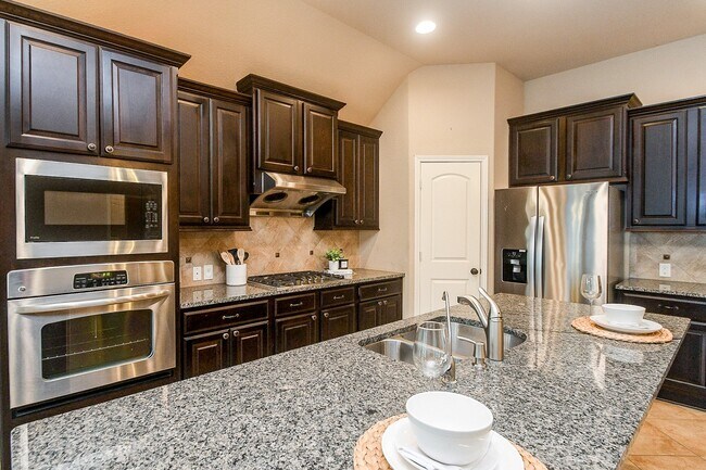 Building Photo - 2911 Village Brook Ln