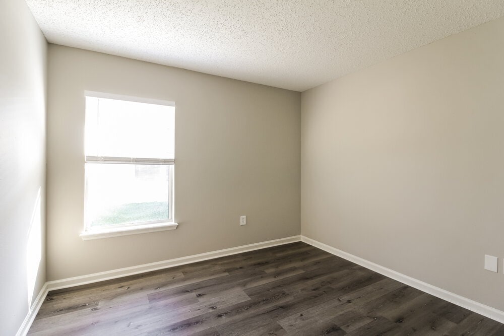 Building Photo - 76205 Deerwood Dr