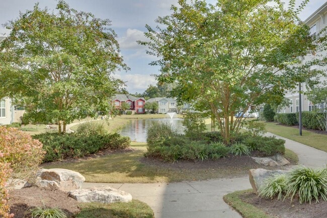 Building Photo - Discover this BEAUTIFUL 2-bedroom home in the sought-after Western Branch area!