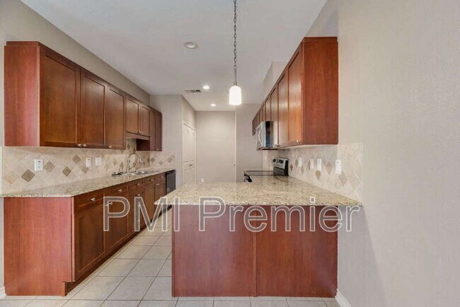 Building Photo - 321 Metropolitan Dr