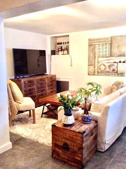 Open Concept Living Space - 957 Boulevard E