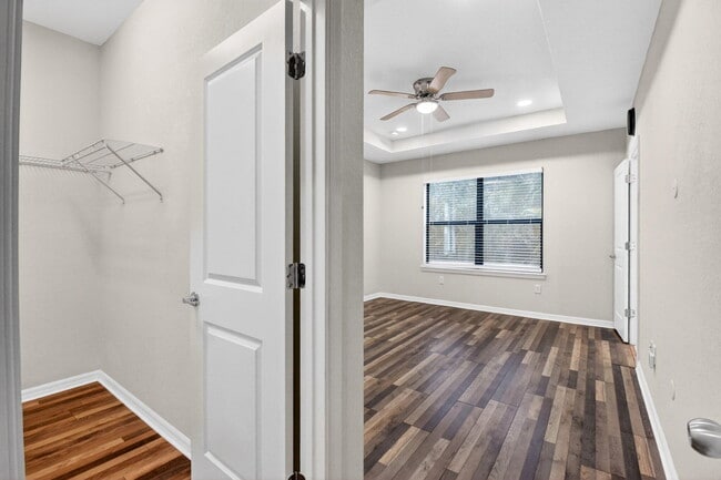 Building Photo - 2833 Troubadour St