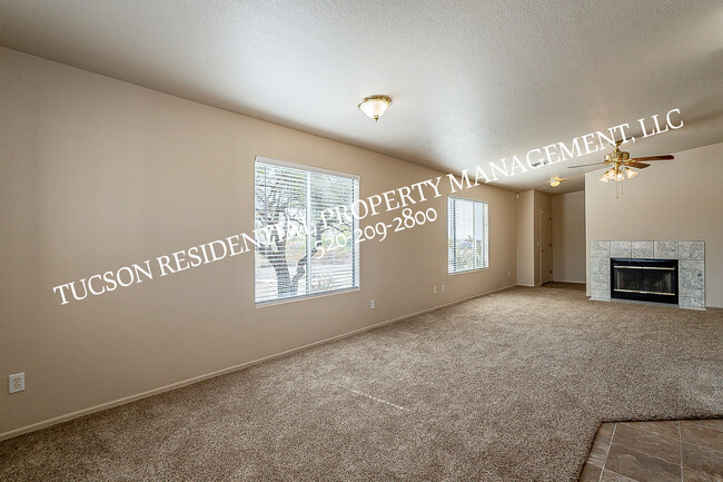 Building Photo - 5891 E Farmridge Dr