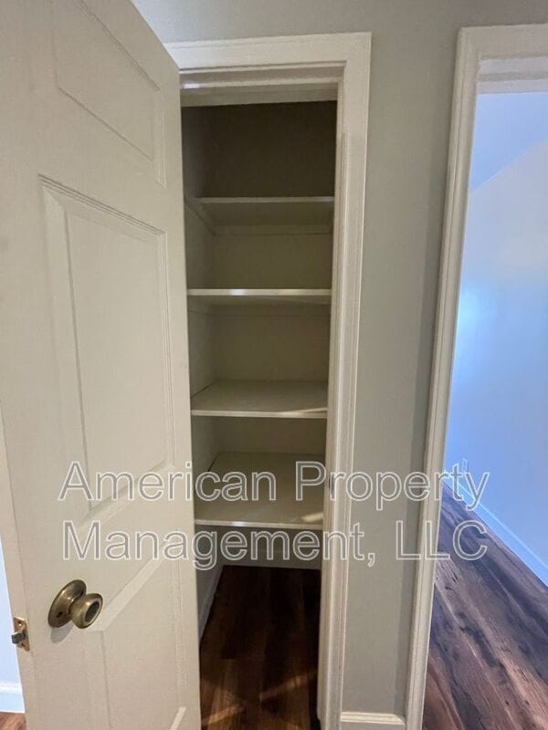 Building Photo - 5512 Columbia Ct