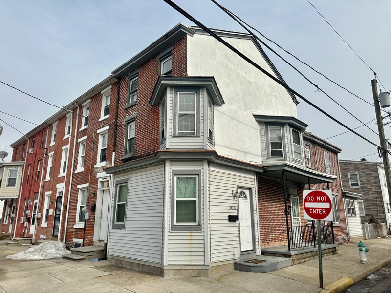 Building Photo - 301 Somerset St