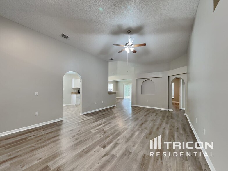 Building Photo - 649 Doe Cove Pl