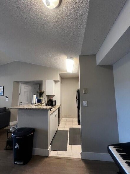 Building Photo - 2846 S University Dr