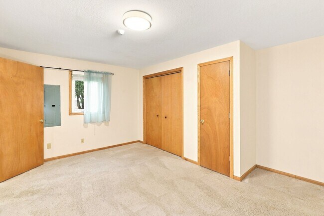 Building Photo - 3611 SW Red Hawk Ct