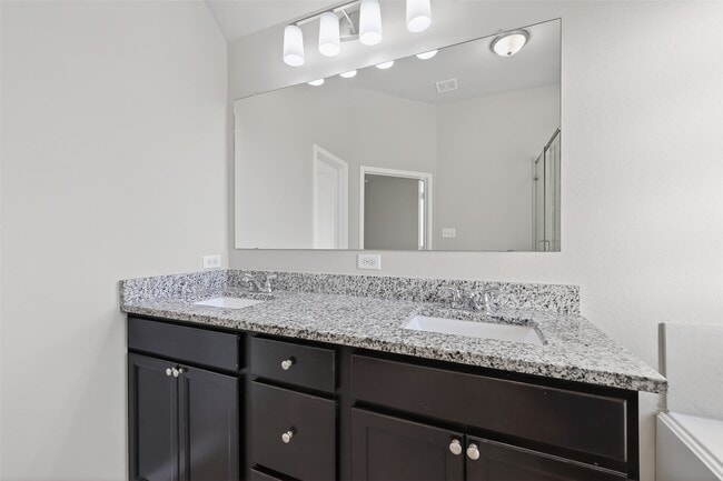 Building Photo - 151 Scenic Hills Ct