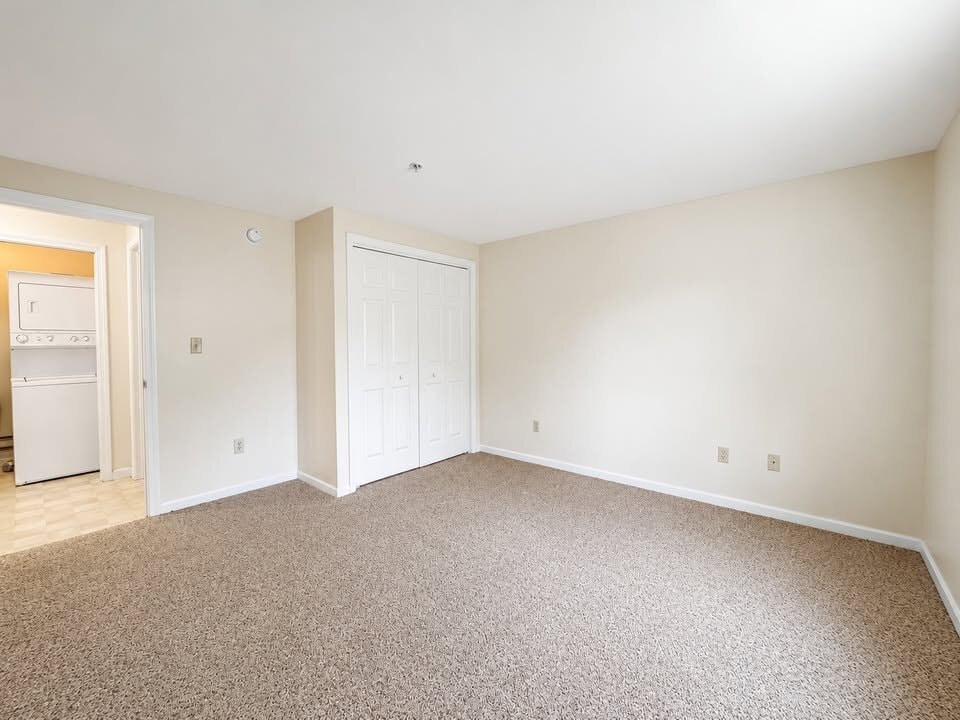 Building Photo - 8 Pebble Ln