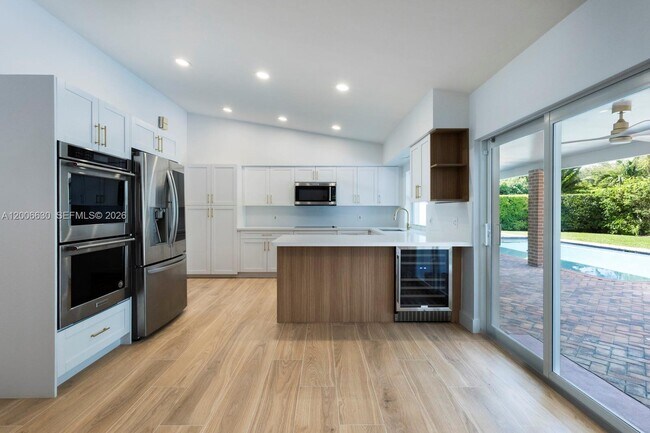 Building Photo - 13050 SW 71st Ave