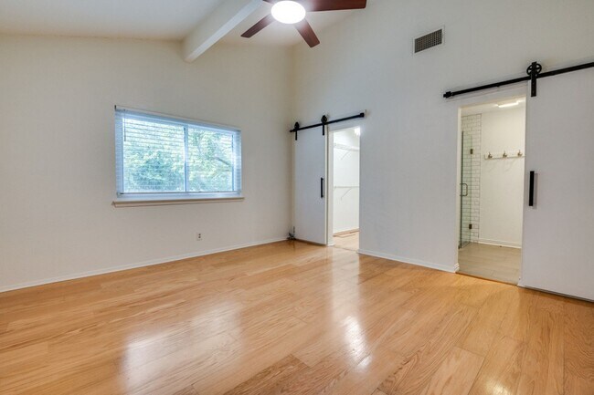 Building Photo - MODERN HOME IN THE HEART OF FORT WORTH!