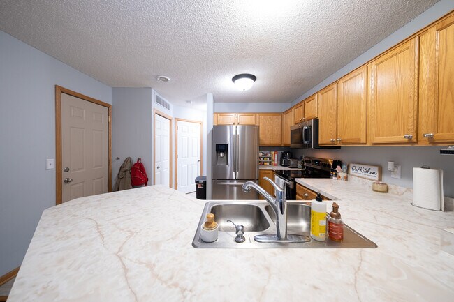 Building Photo - 17326 Lilac Ln SE