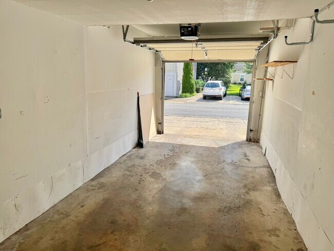 Building Photo - 344 Mallard Ct