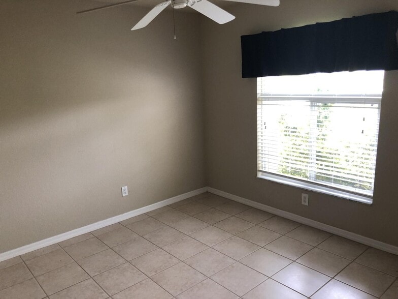 Building Photo - 3 bedroom 2 bathroom single family home