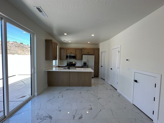 Building Photo - 907 Willow Bnd Dr