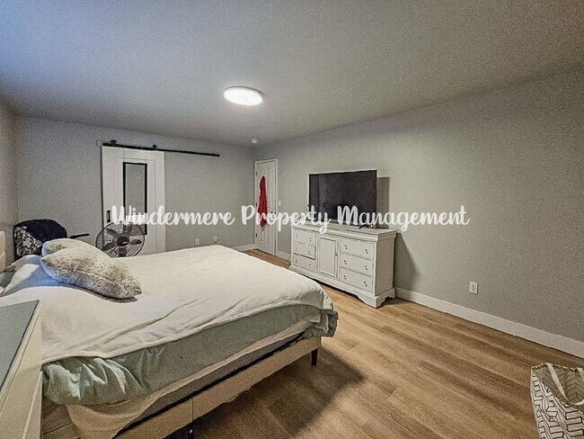 Building Photo - Commuter's Dream in Manchester!