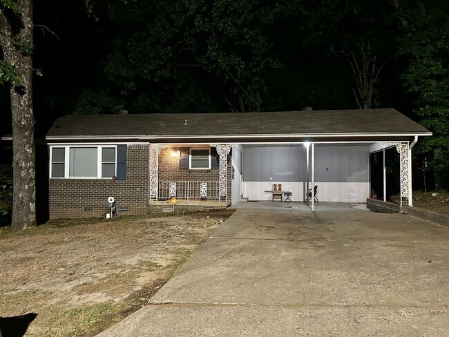 Building Photo - 7204 Marguerite Ln