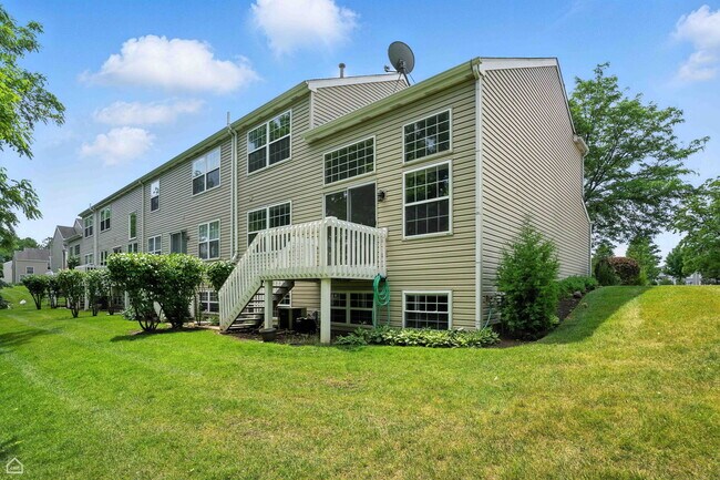 Building Photo - 223 Mistwood Ln