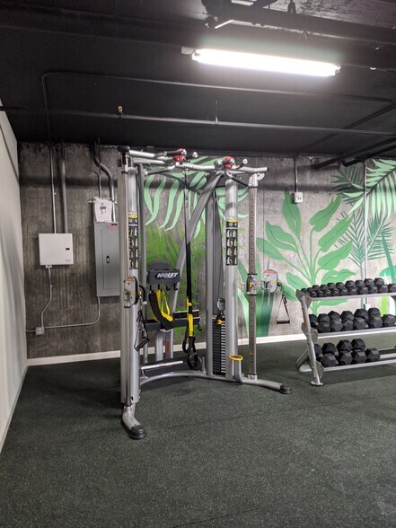 Building Photo - 654 N Virgil Ave