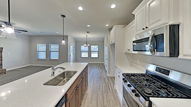 Building Photo - Very Nice 4 Bedroom 2 Bath Home in Mustang...