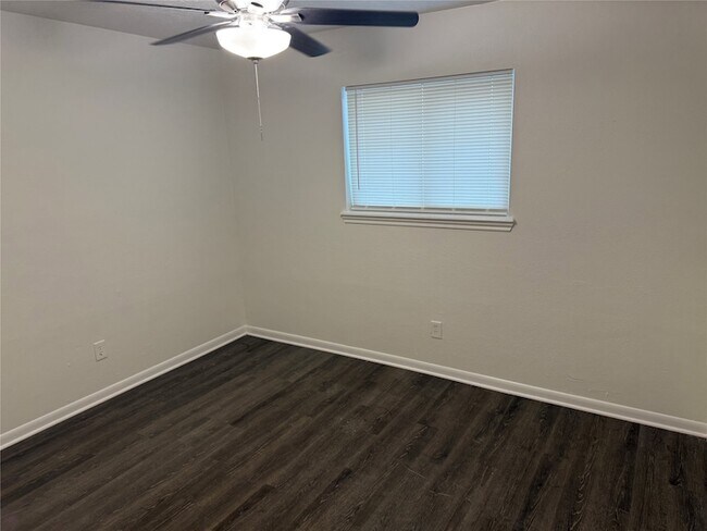 Building Photo - 1309 Velma St