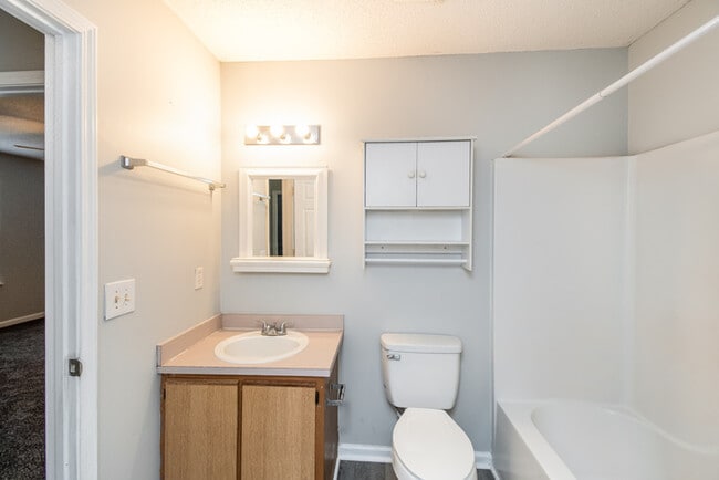 Building Photo - 3 Bedroom With Open Floor Plan