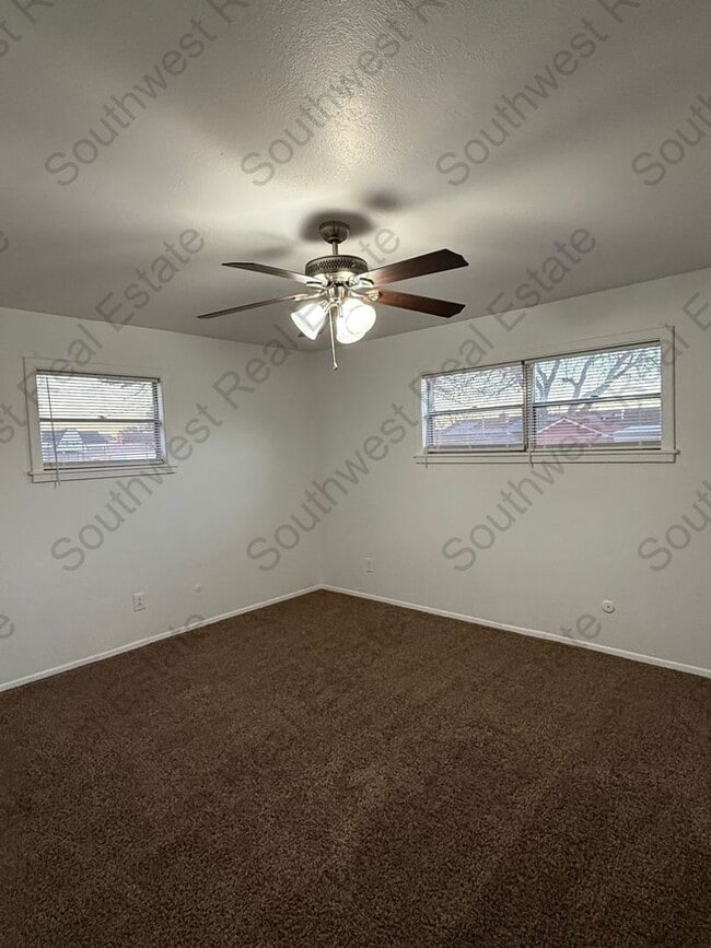 Building Photo - Spacious 4 bedroom 2 bath brick home