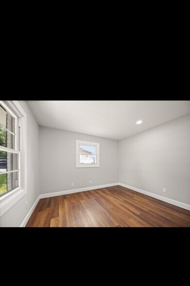 Building Photo - 100 N Brookhaven Dr