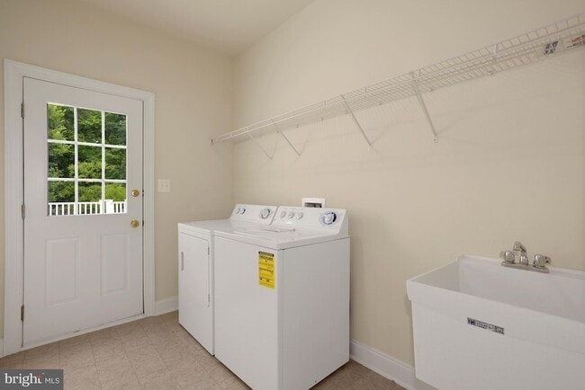 Building Photo - 23353 Lennoxville Way