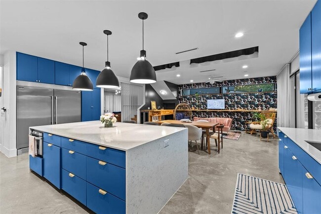 Building Photo - 5704 Driftwood Dr