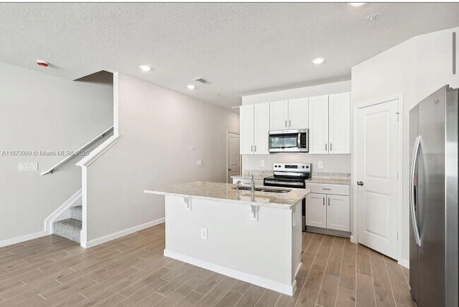 Building Photo - 478 Salisbury Cir