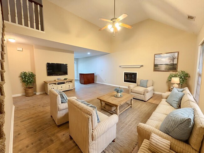 Building Photo - 802 N Taylor Ct