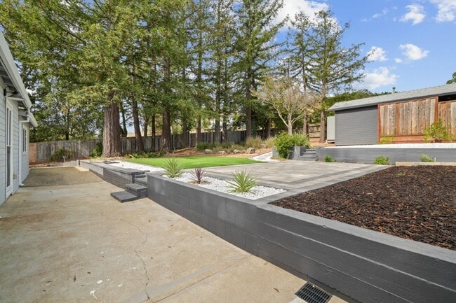Building Photo - 789 Cañada Rd