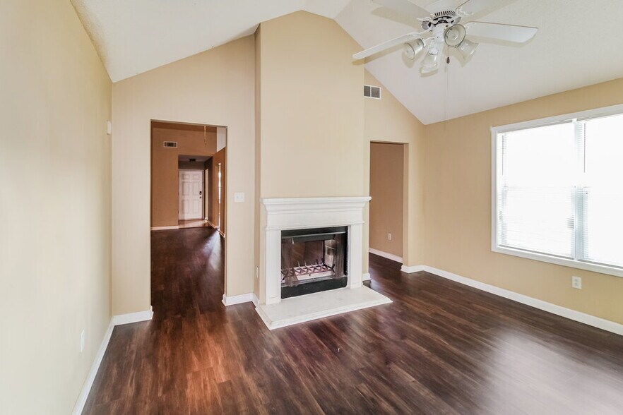 Building Photo - 6581 Lake Mill Trce