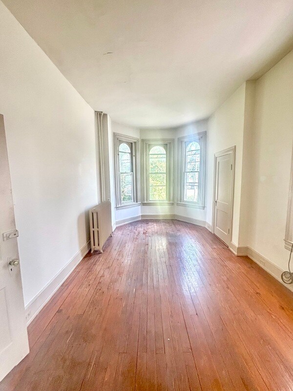 Primary Photo - 942 Columbia Ave