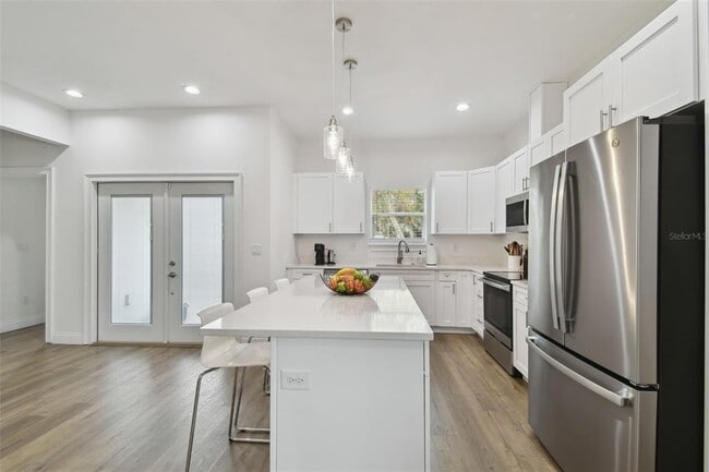 Building Photo - 524 S Grosse Ave