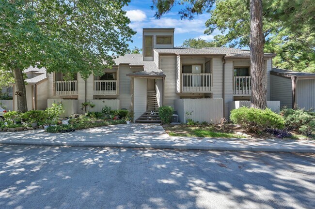 Building Photo - 3900 Aspen Dr