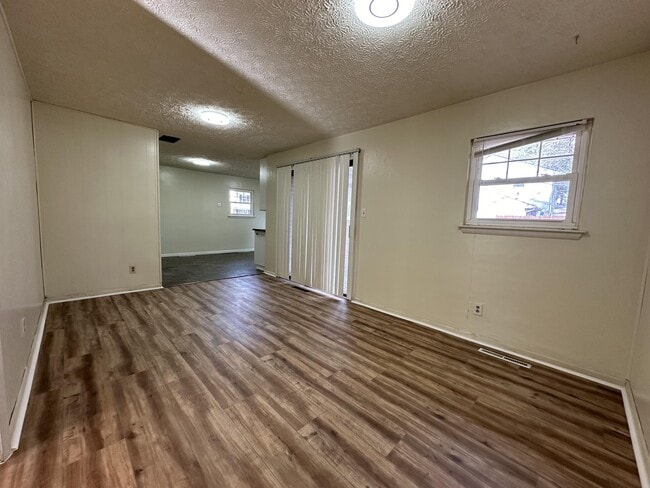 Building Photo - 3252 Club House Rd