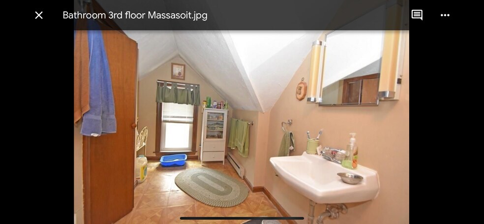 Building Photo - 468 Massasoit Rd