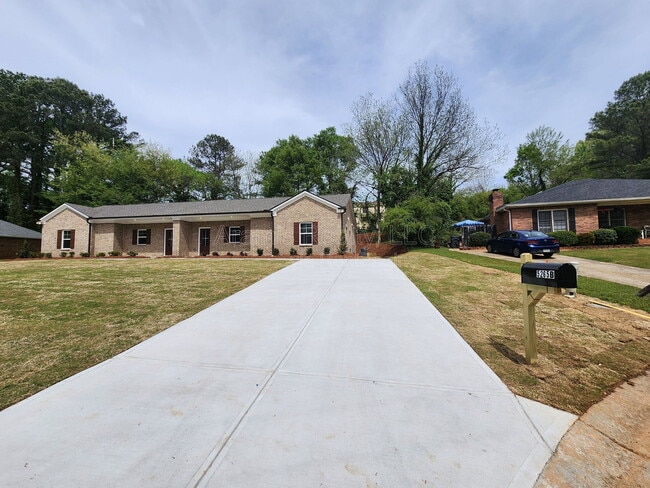 Building Photo - 5265 Wexford Ln